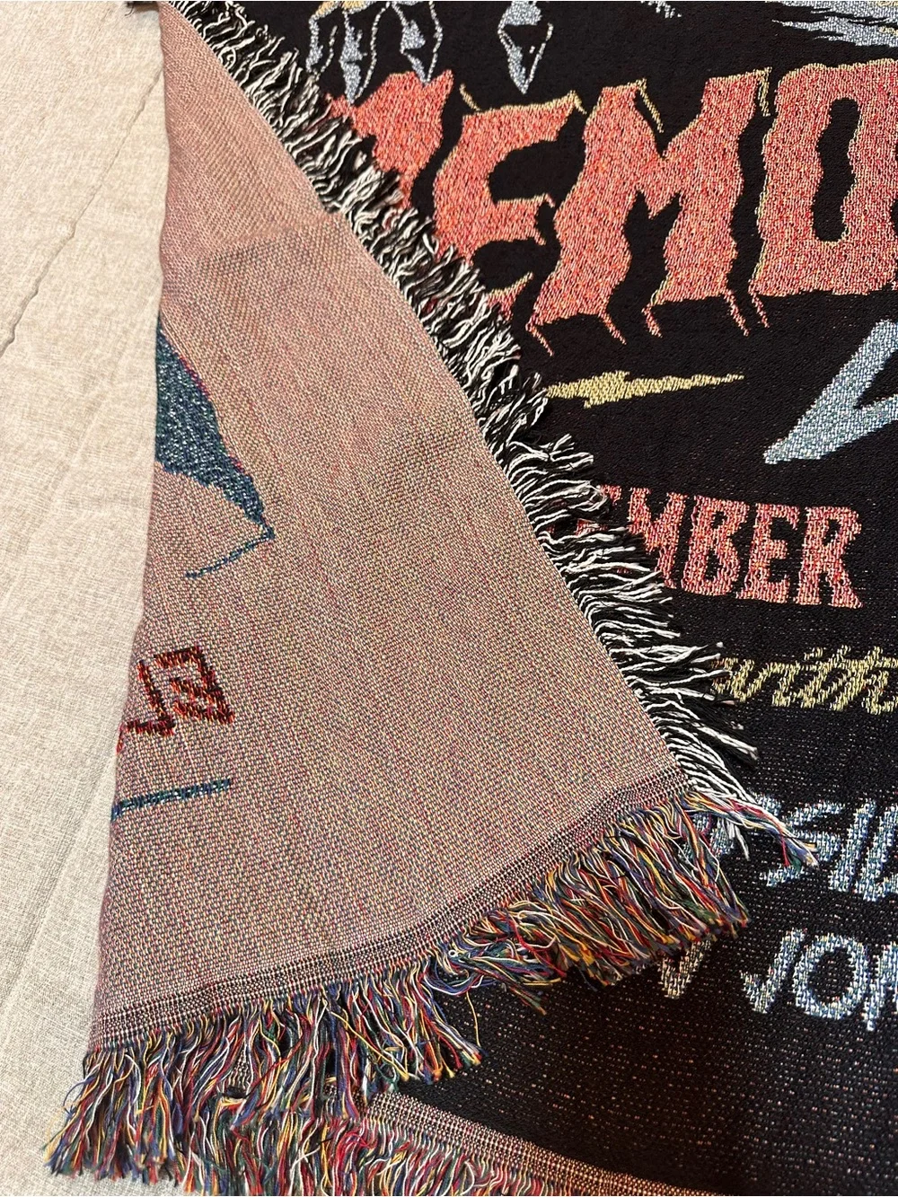 RARE Stranger Things LIMITED EDITION Demogorgon Live Woven Throw Blanket Fringe